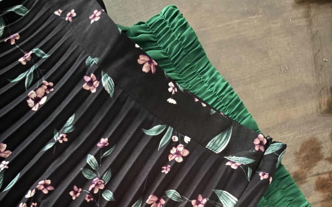 Pliseeröcke richtig waschen und pflegen – so bleibt die Faltenoptik erhalten